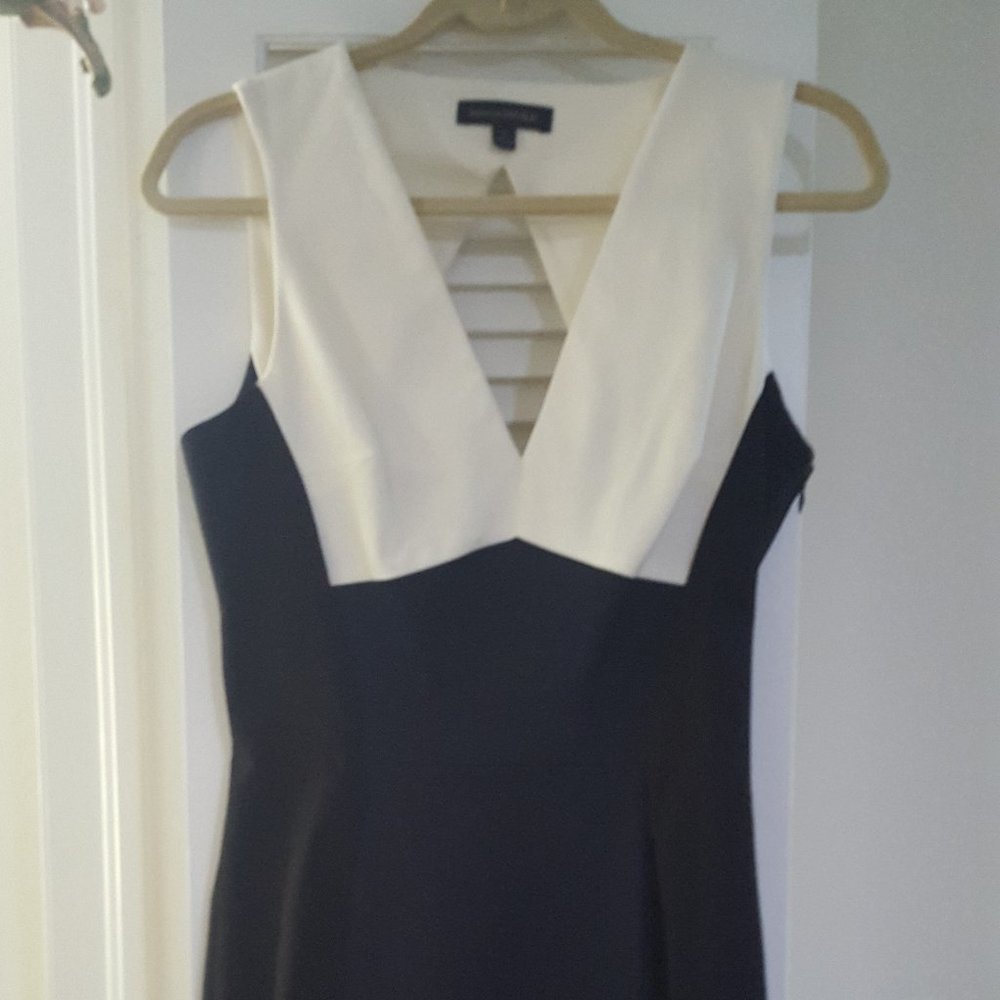 New Banana Republic knee length figure flattering dress